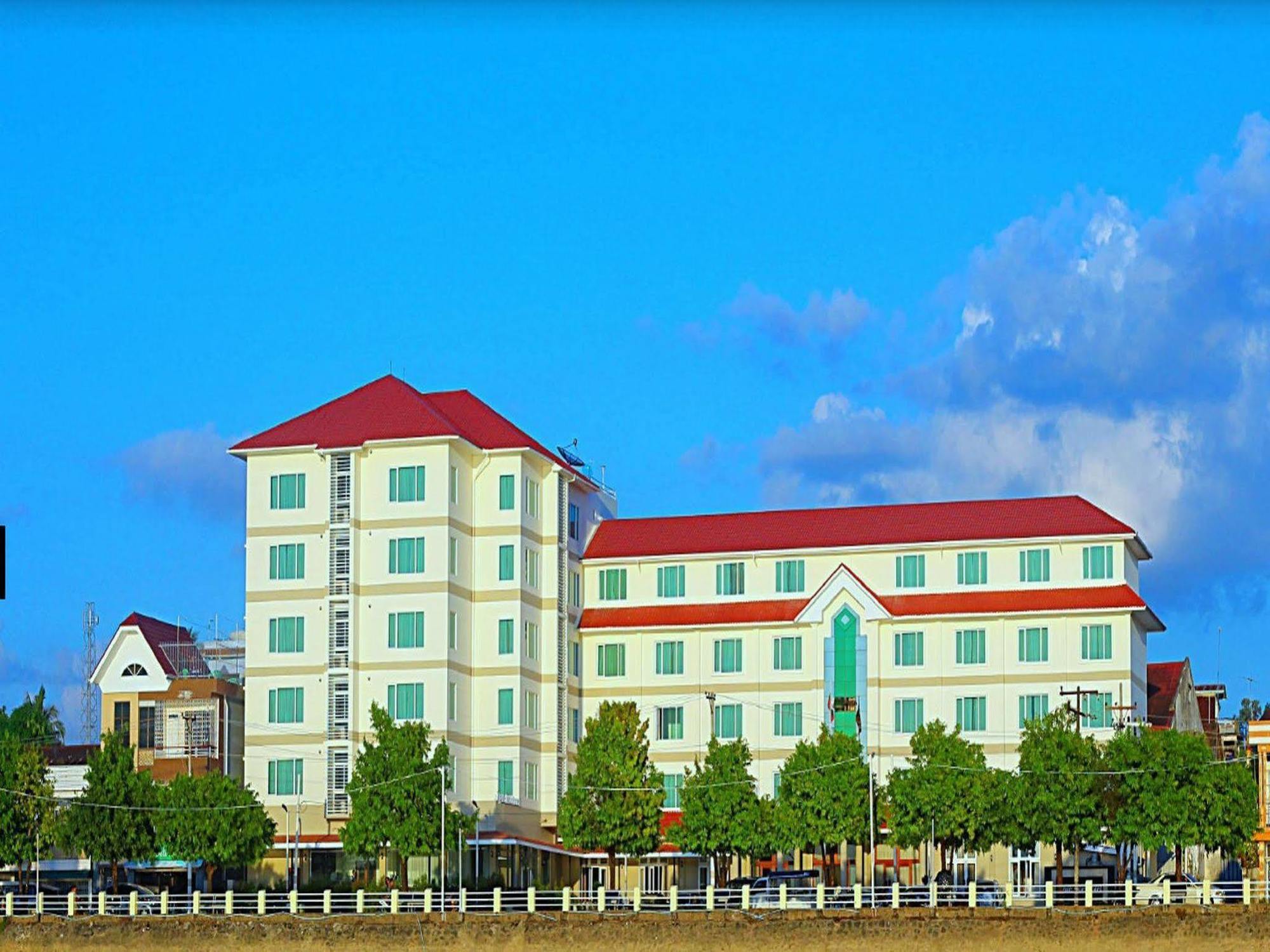 Ngwe Moe Hotel Моламяйн Екстериор снимка