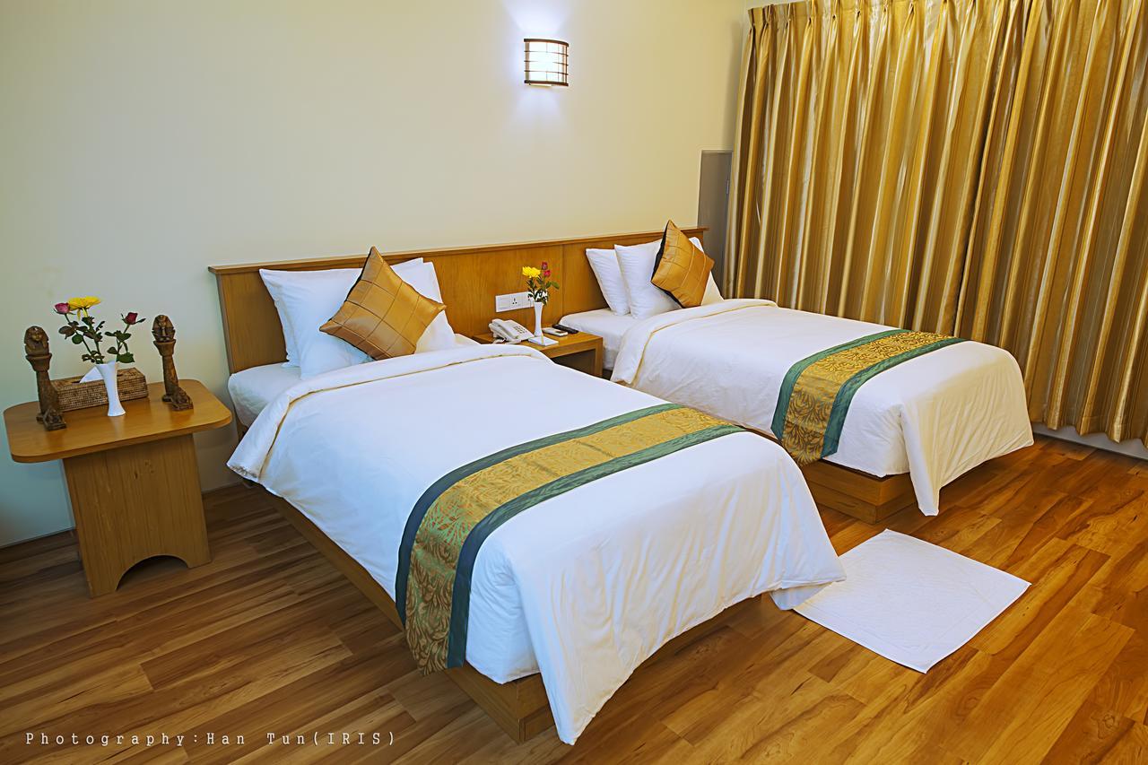 Ngwe Moe Hotel Моламяйн Екстериор снимка