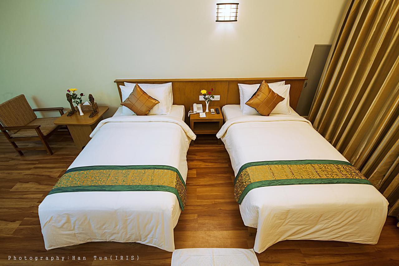Ngwe Moe Hotel Моламяйн Екстериор снимка