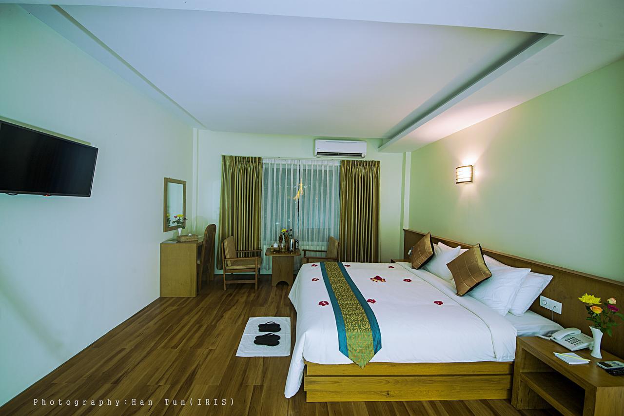 Ngwe Moe Hotel Моламяйн Екстериор снимка