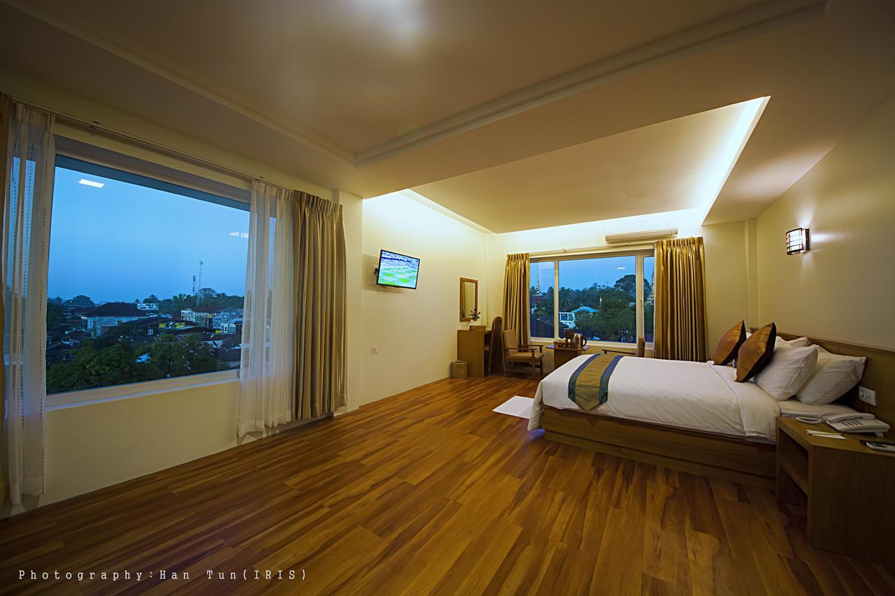 Ngwe Moe Hotel Моламяйн Екстериор снимка