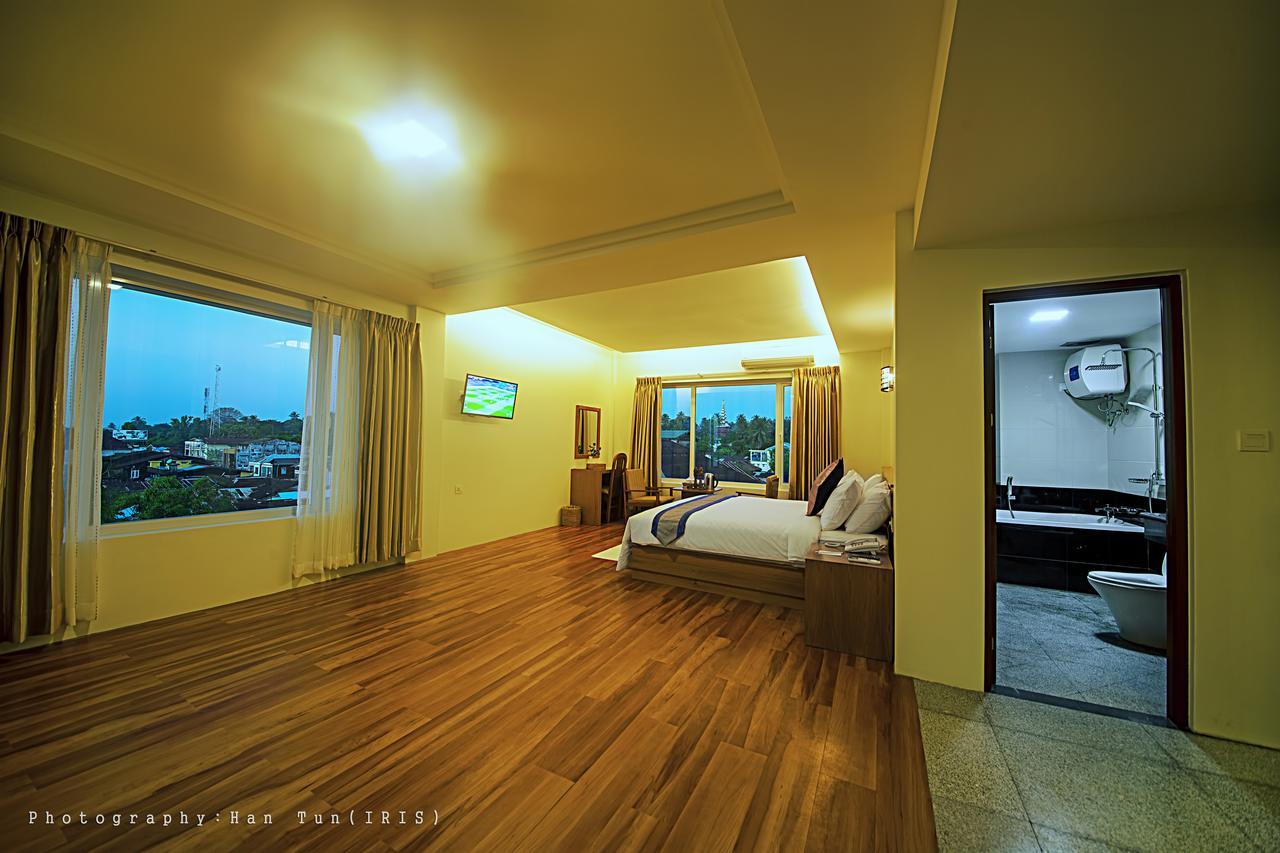 Ngwe Moe Hotel Моламяйн Екстериор снимка