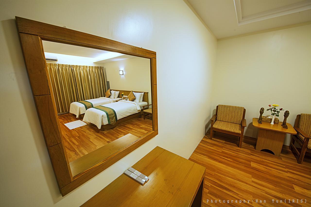 Ngwe Moe Hotel Моламяйн Екстериор снимка