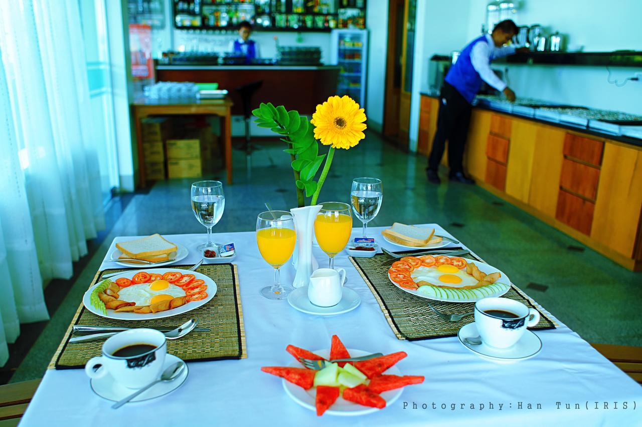 Ngwe Moe Hotel Моламяйн Екстериор снимка
