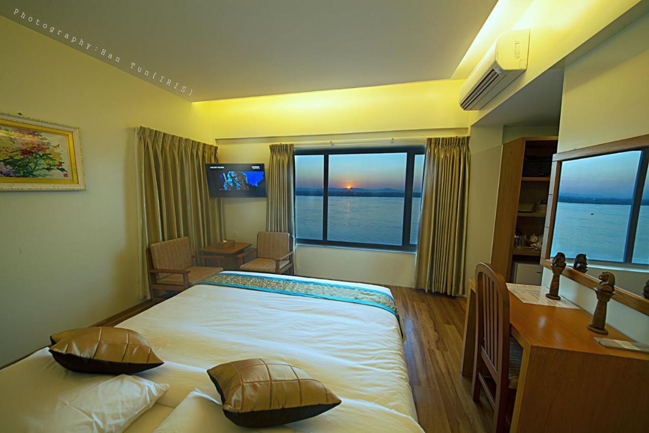 Ngwe Moe Hotel Моламяйн Екстериор снимка
