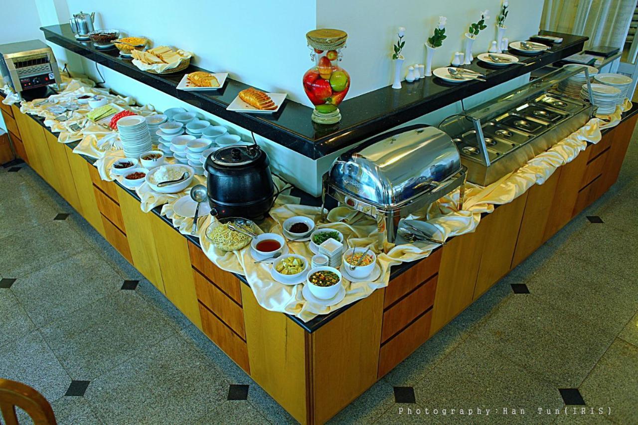 Ngwe Moe Hotel Моламяйн Екстериор снимка