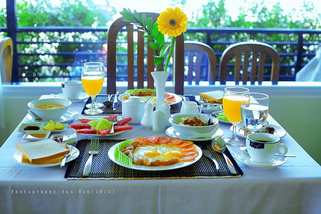 Ngwe Moe Hotel Моламяйн Екстериор снимка