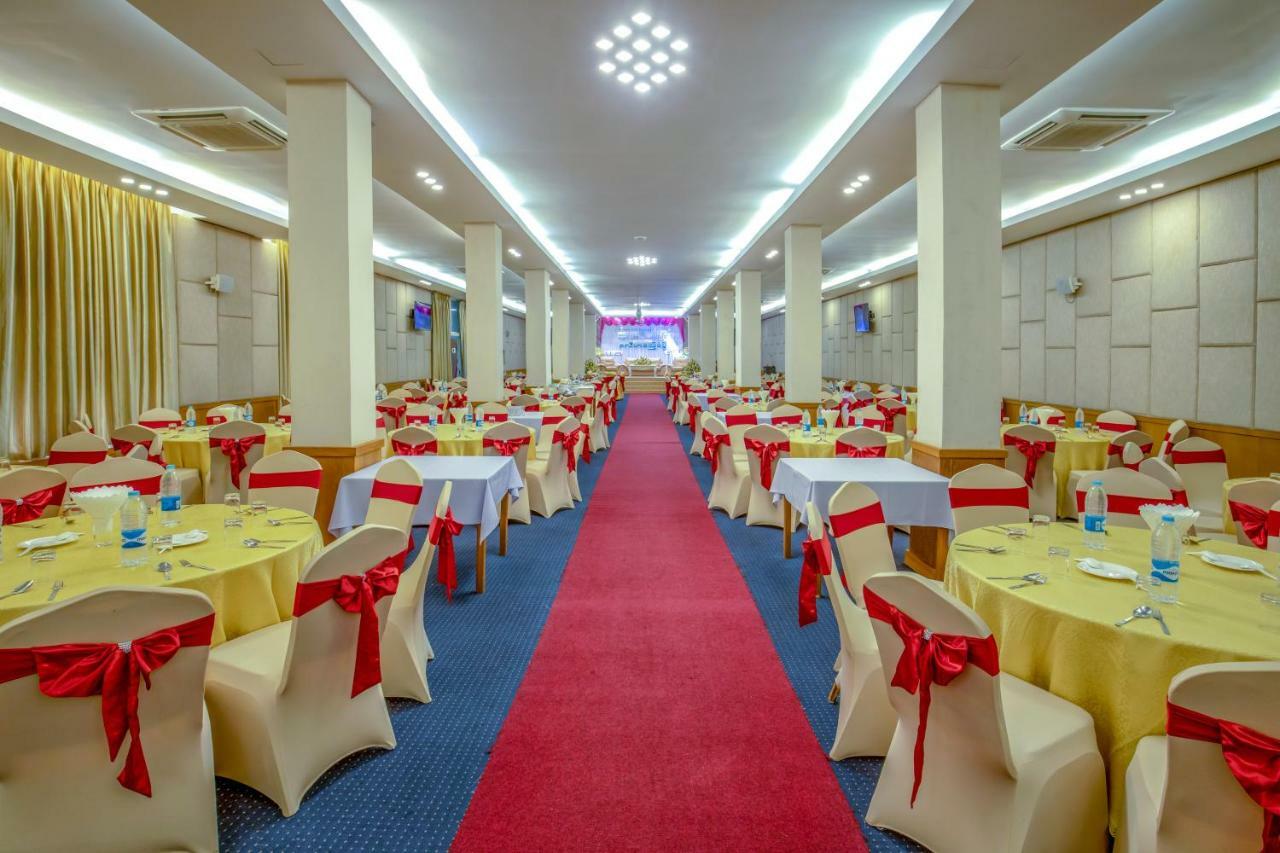Ngwe Moe Hotel Моламяйн Екстериор снимка