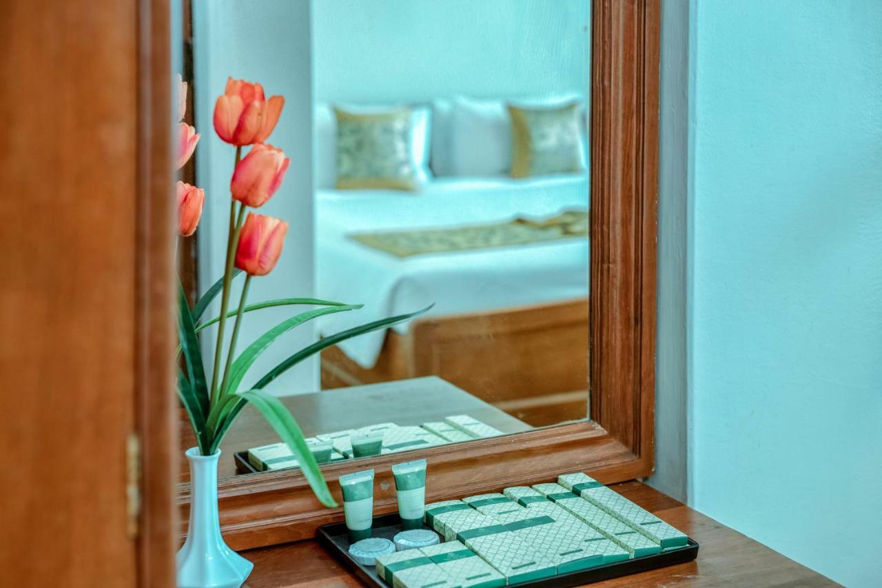 Ngwe Moe Hotel Моламяйн Екстериор снимка