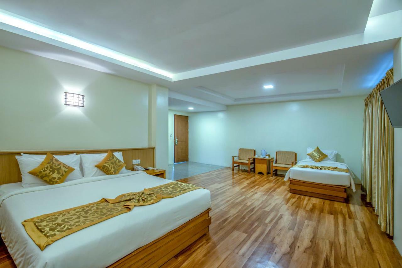 Ngwe Moe Hotel Моламяйн Екстериор снимка