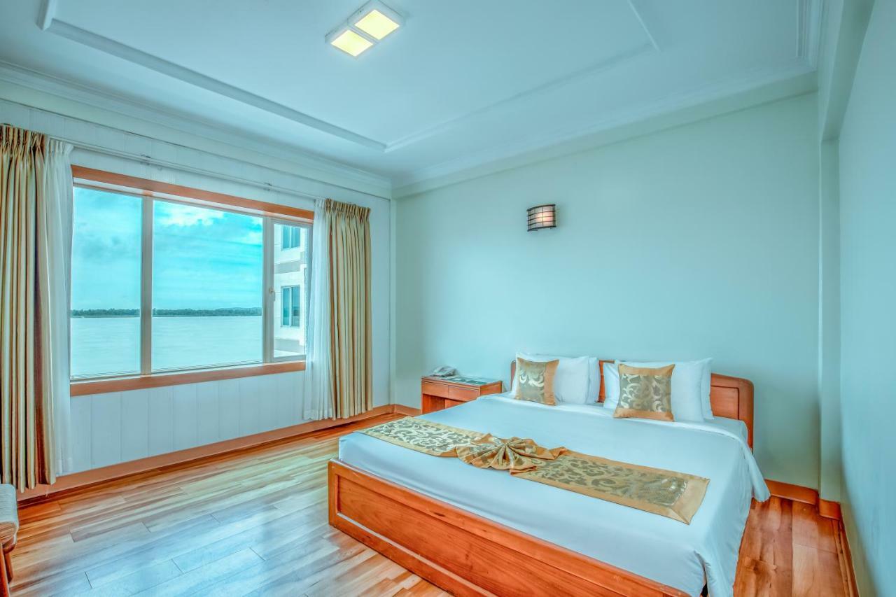 Ngwe Moe Hotel Моламяйн Екстериор снимка