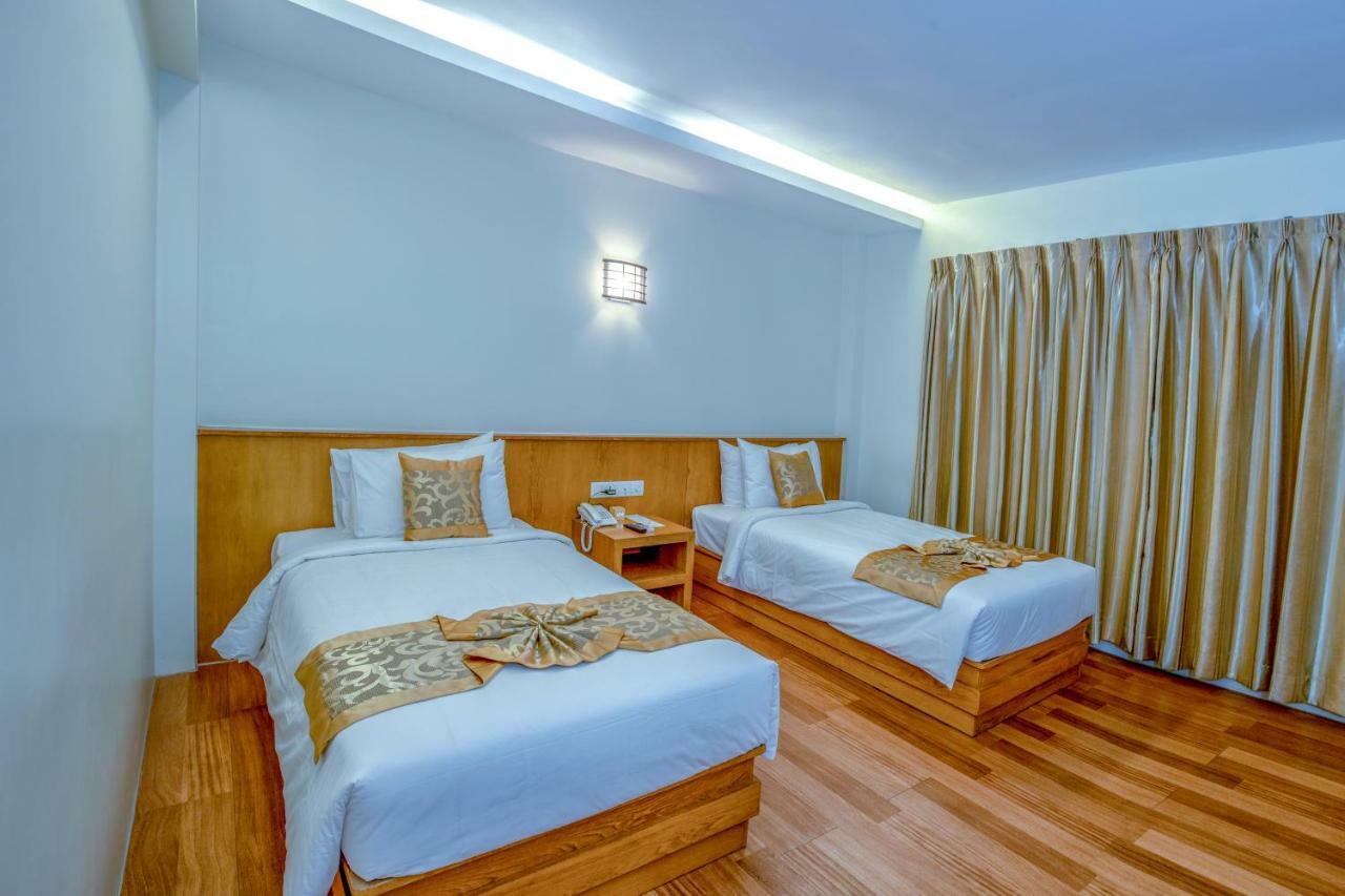 Ngwe Moe Hotel Моламяйн Екстериор снимка