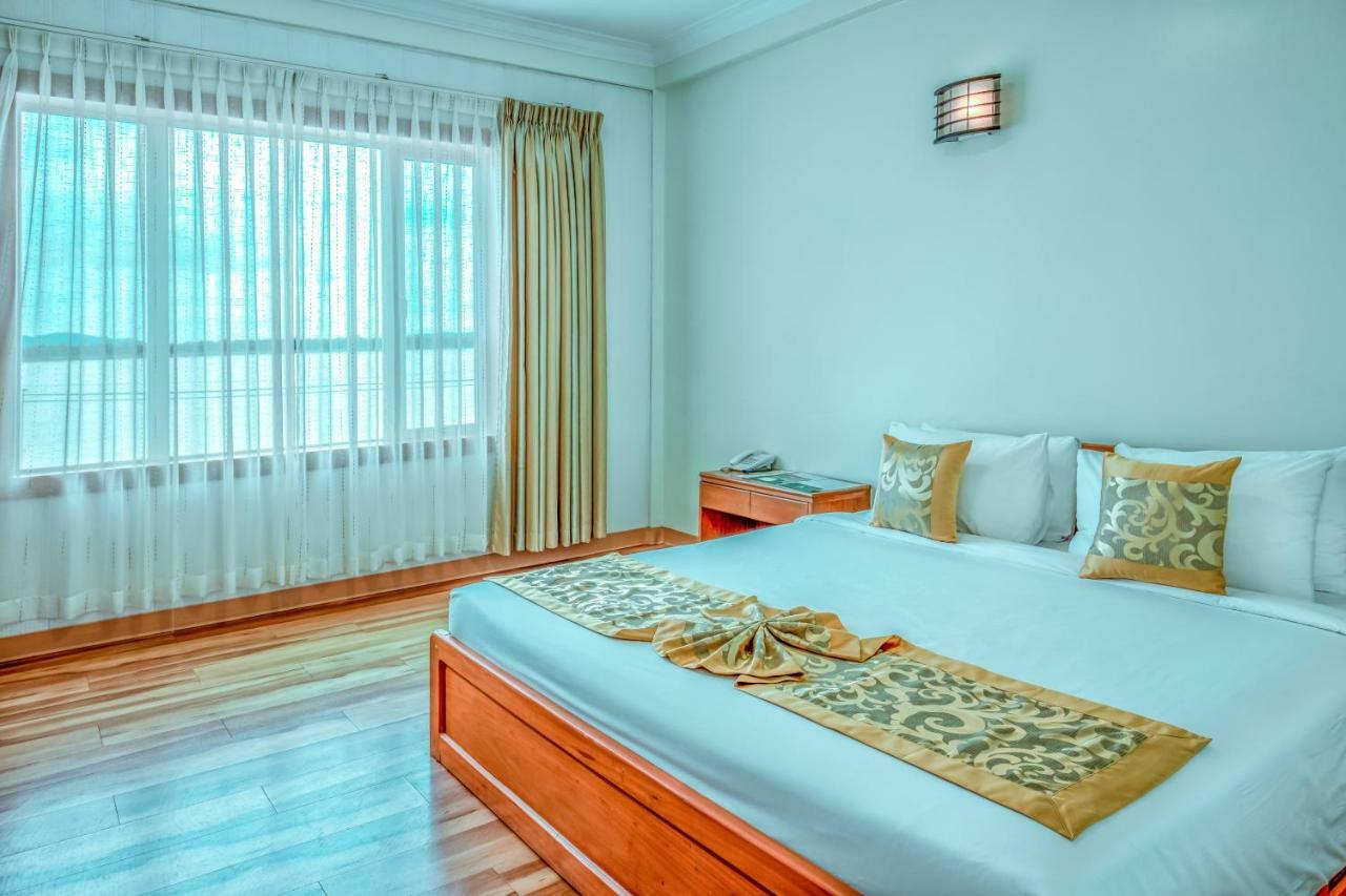 Ngwe Moe Hotel Моламяйн Екстериор снимка